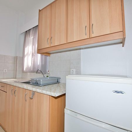Ira Apartments Kamari  Bagian luar foto