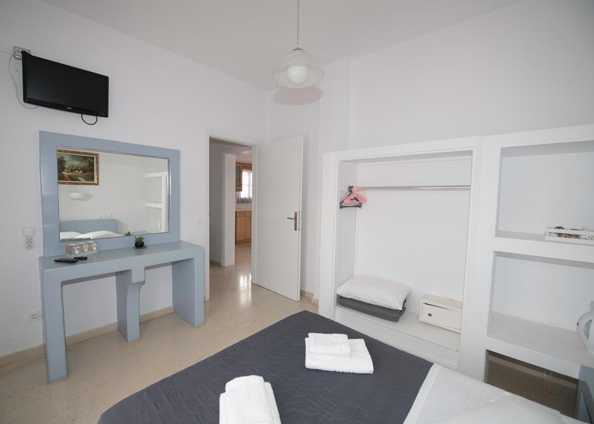 Ira Apartments Kamari  Bagian luar foto