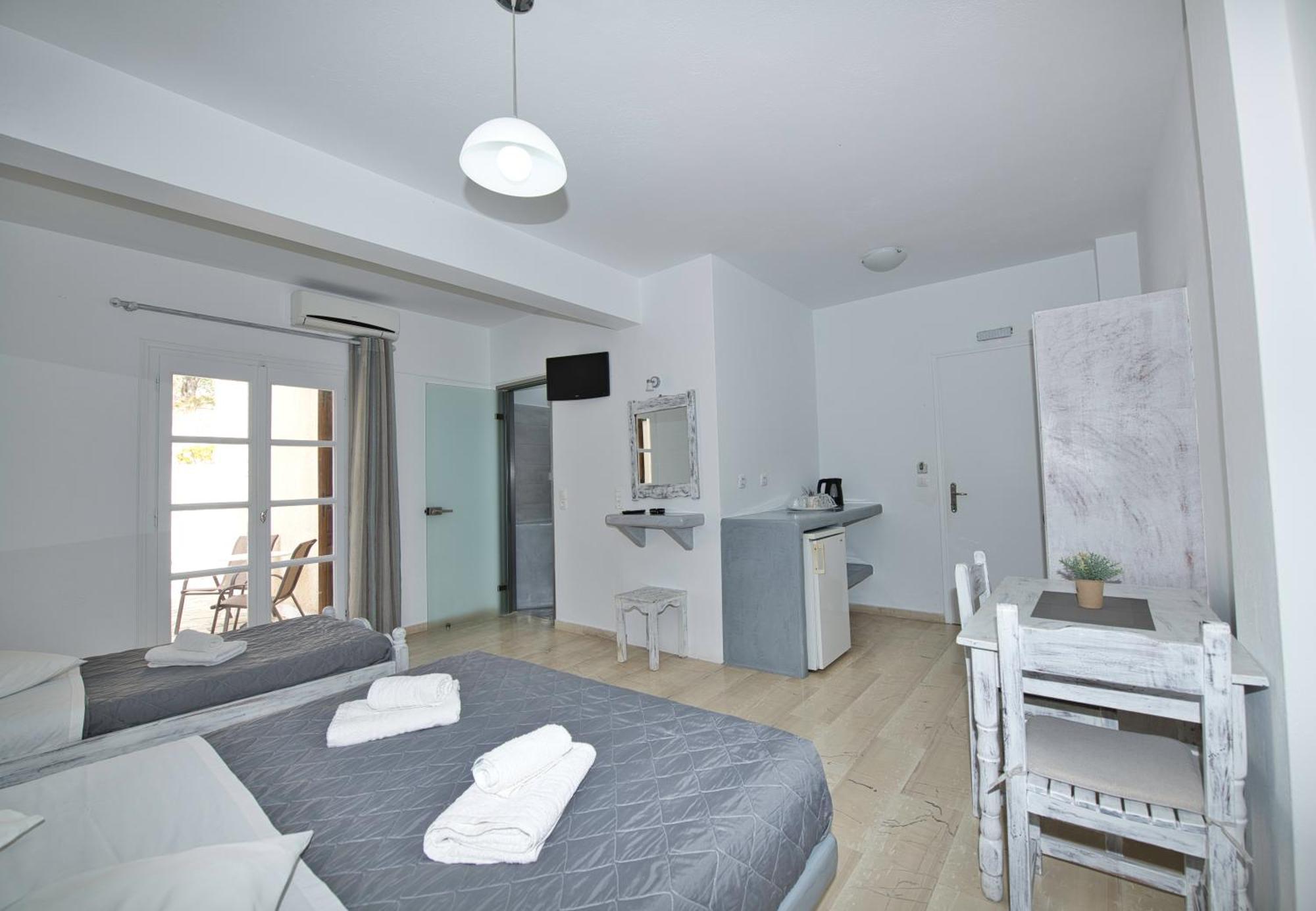 Ira Apartments Kamari  Bagian luar foto