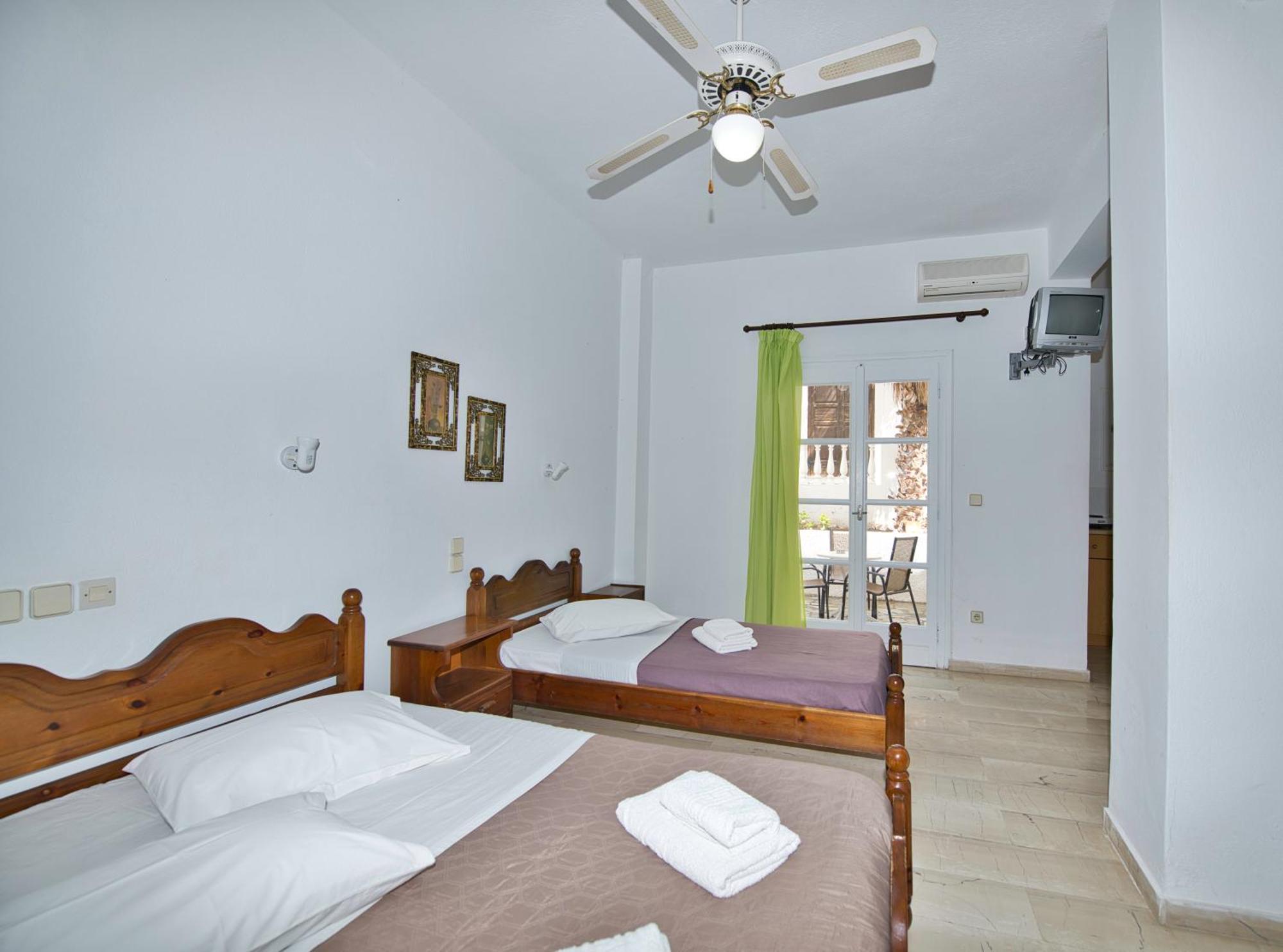 Ira Apartments Kamari  Bagian luar foto
