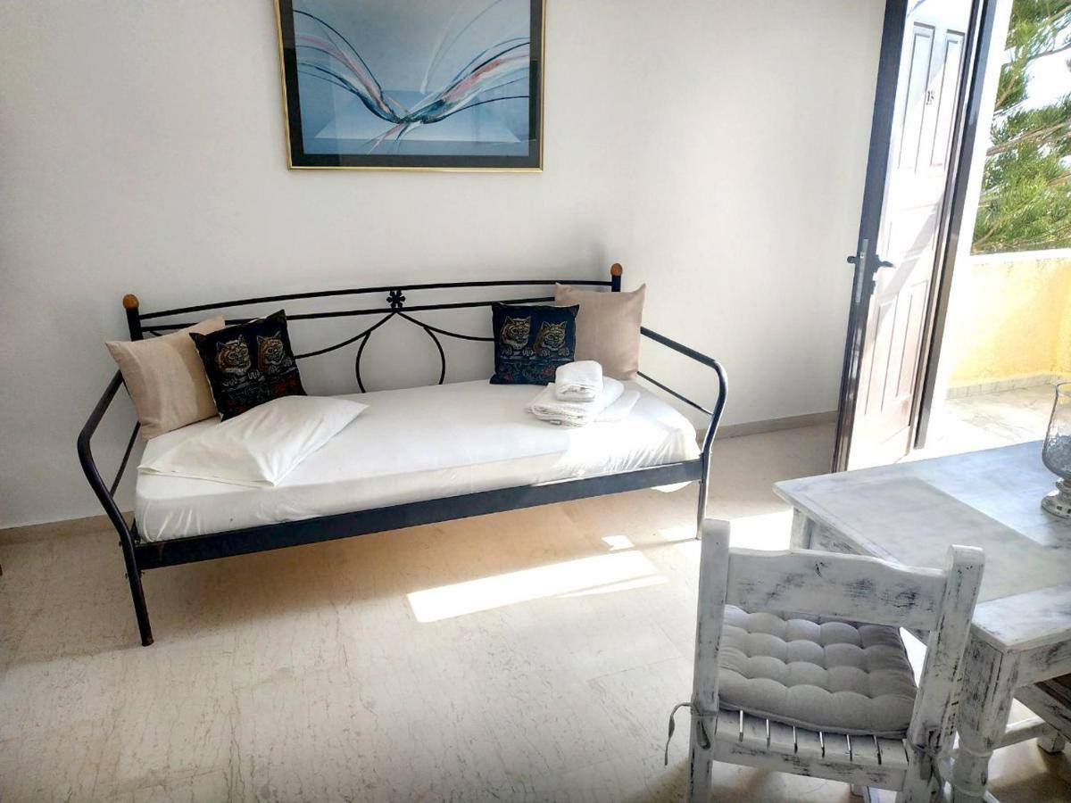 Ira Apartments Kamari  Bagian luar foto