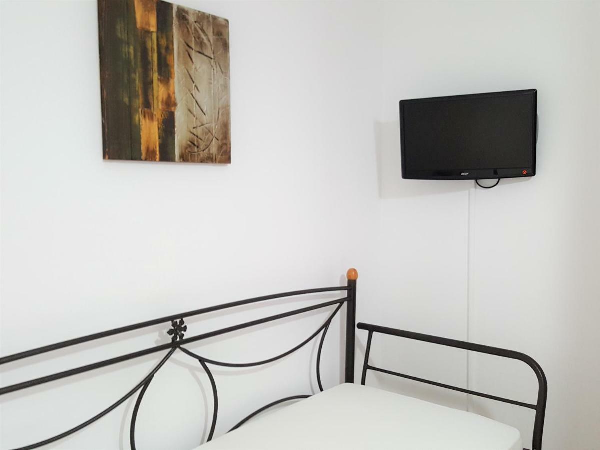 Ira Apartments Kamari  Bagian luar foto
